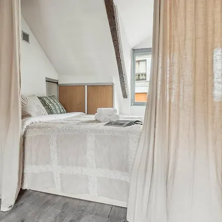 Apartment Place Des Vosges & Le Marais - Cityapartmentstay Paris
