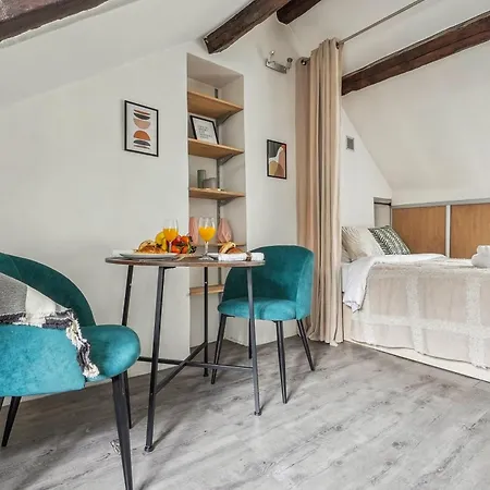 Place Des Vosges & Le Marais - Cityapartmentstay Paris