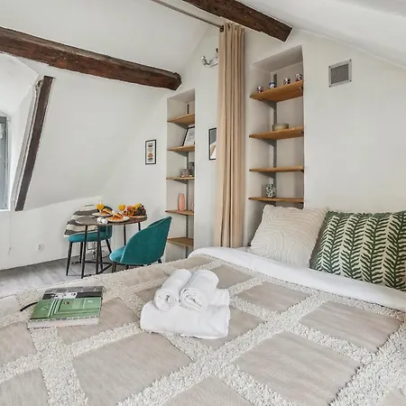 Place Des Vosges & Le Marais - Cityapartmentstay Paris